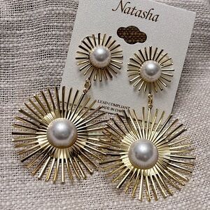 NWT. Adorable sunburst earrings!